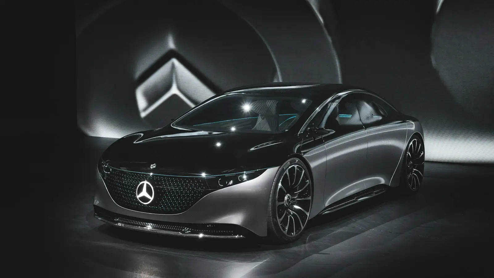 Μαύρο Mercedes-Benz concept car στη IAA, φωτογραφία αρχείου για την αμφίδρομη φόρτιση Mercedes