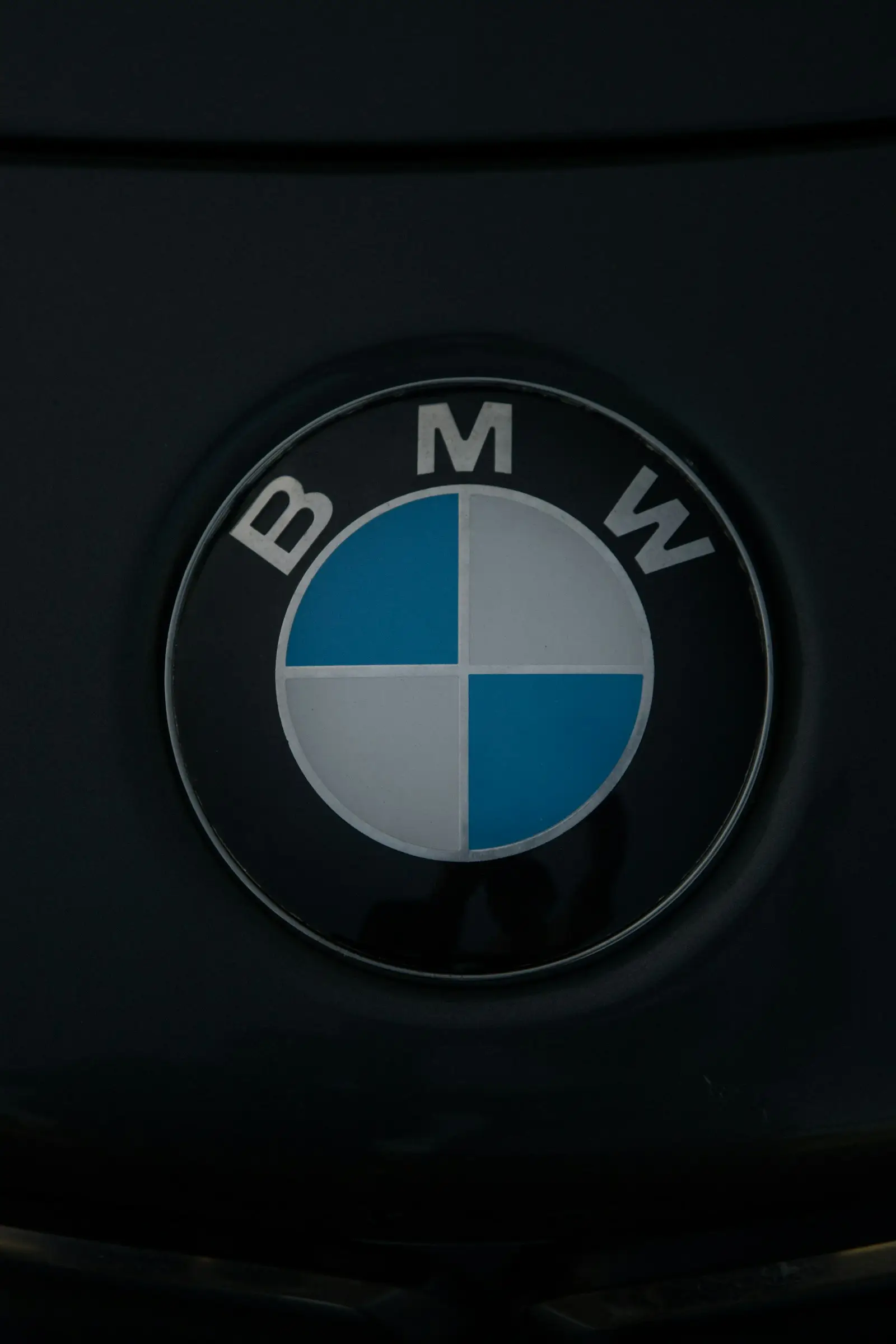 BMW i1: Το νέο ηλεκτρικό κομπακτ της BMW για το 2028 Φωτογραφία αρχείου με το σήμα της BMW, για το άρθρο BMW i1